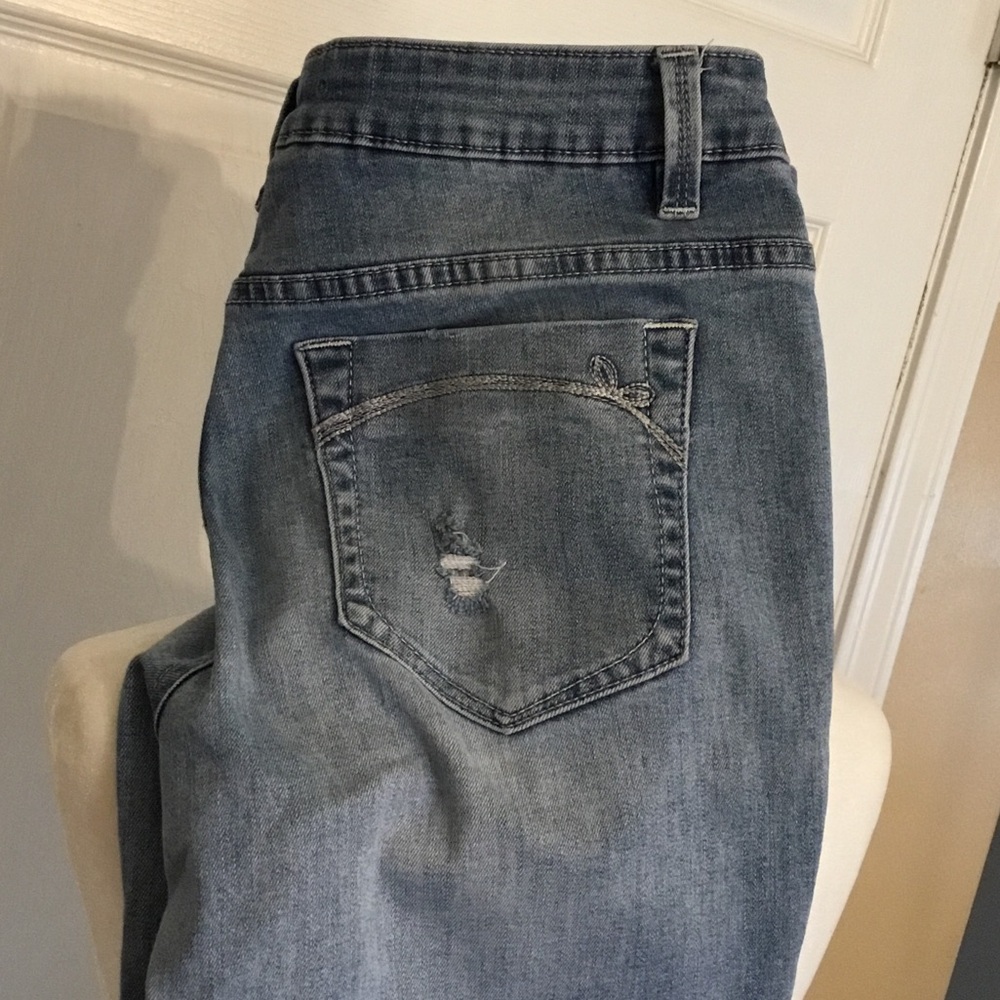 Nanette Lepore Distressed Grunge Light Blue Straight-Leg Jeans Embroidery Size10 - Picture 5 of 11